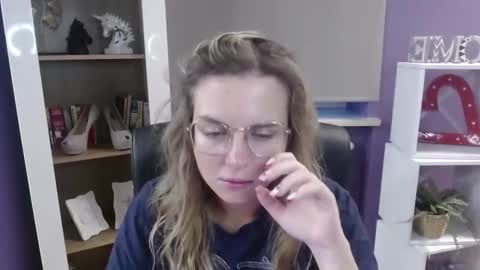 Z O E Y online show from 09.16.25