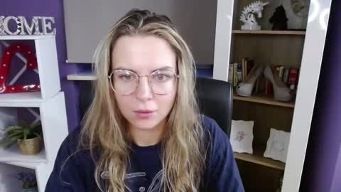 Z O E Y online show from 10.30.25