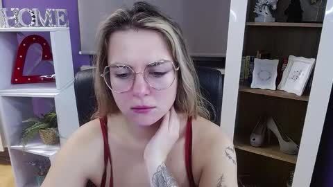 Z O E Y online show from 12.16.25