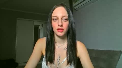 Snapshot of blacky_berry chatting on 10.22.25 Ivy online show from 10.22.25
