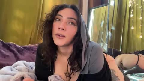 Snapshot of blair_switch chatting on 10.12.25 Blair online show from 10.12.25