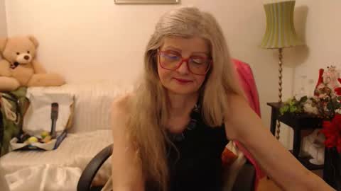 Snapshot of blairfort chatting on 01.10.25 blairfort online show from 01.10.25