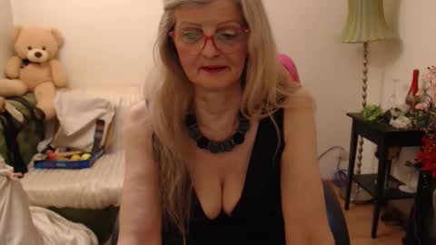 Snapshot of blairfort chatting on 01.27.25 blairfort online show from 01.27.25