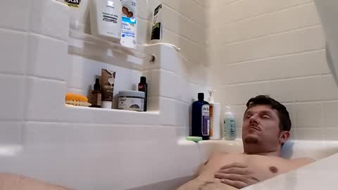 Snapshot of blakenextdoor chatting on 12.04.24 Blake Jonson online show from 12.04.24