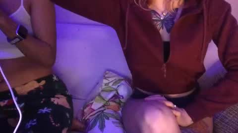 2girls1blunt online show from 12.06.24