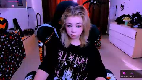 Nicole online show from 10.27.25