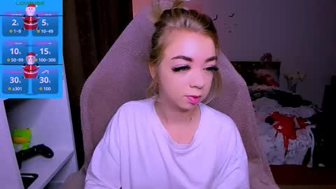 Snapshot of blinkofeyess chatting on 12.21.25 Nicole online show from 12.21.25