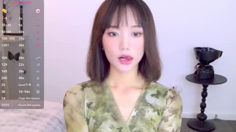 Snapshot of blon_kater chatting on 11.16.25 YoYo online show from 11.16.25