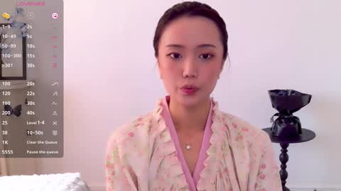 Snapshot of blon_kater chatting on 11.19.25 YoYo online show from 11.19.25