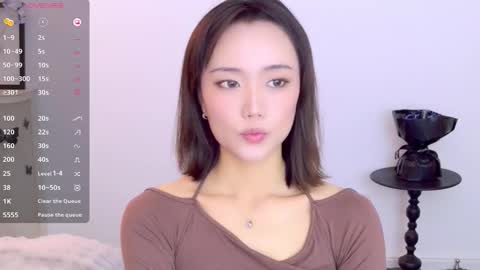 Snapshot of blon_kater chatting on 11.25.25 YoYo online show from 11.25.25