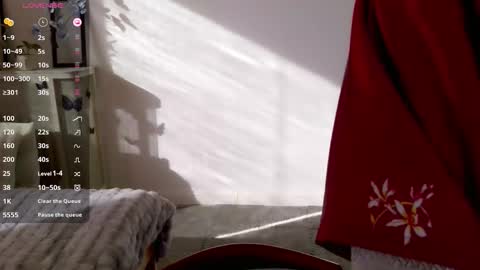 Snapshot of blon_kater chatting on 11.26.25 YoYo online show from 11.26.25