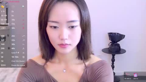 Snapshot of blon_kater chatting on 11.27.25 YoYo online show from 11.27.25