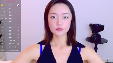 Snapshot of blon_kater chatting on 12.14.25 YoYo online show from 12.14.25