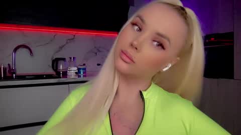 Lana online show from 01.25.25