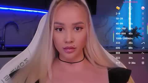 Snapshot of blond_diamond chatting on 01.11.26 Lana online show from 01.11.26