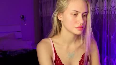 Snapshot of blondblood chatting on 03.06.26 blondblood online show from 03.06.26