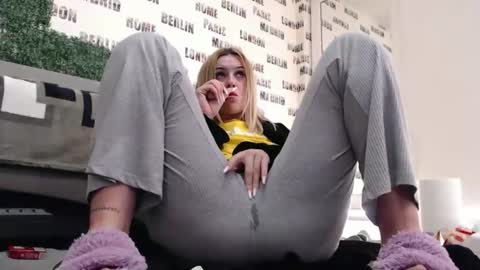 Snapshot of blonddaiana23 chatting on 01.18.25 blonddaiana23 online show from 01.18.25