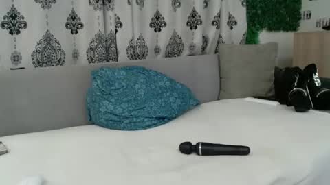 Snapshot of blonddaiana23 chatting on 11.15.25 blonddaiana23 online show from 11.15.25