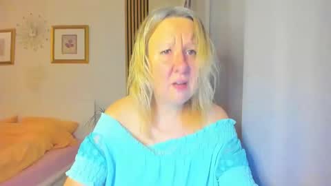 Snapshot of blonde_angel20 chatting on 12.30.24 Nicole online show from 12.30.24