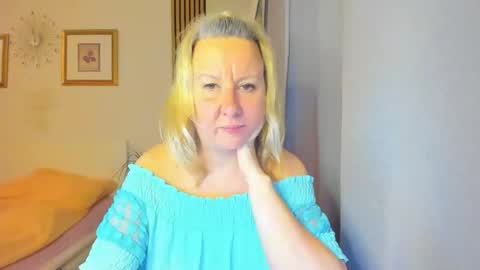 Snapshot of blonde_angel20 chatting on 12.30.24 Nicole online show from 12.30.24