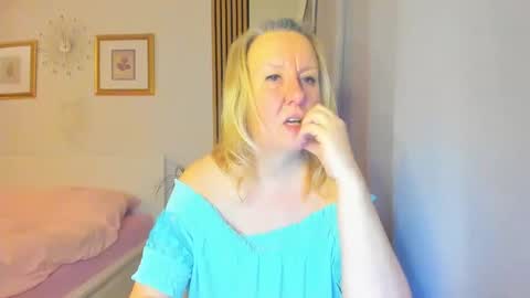 Snapshot of blonde_angel20 chatting on 12.31.24 Nicole online show from 12.31.24