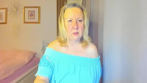 Snapshot of blonde_angel20 chatting on 01.02.25 Nicole online show from 01.02.25