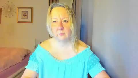 Snapshot of blonde_angel20 chatting on 01.03.25 Nicole online show from 01.03.25