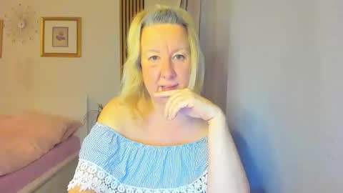 Snapshot of blonde_angel20 chatting on 01.03.25 Nicole online show from 01.03.25