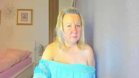 Snapshot of blonde_angel20 chatting on 01.05.25 Nicole online show from 01.05.25