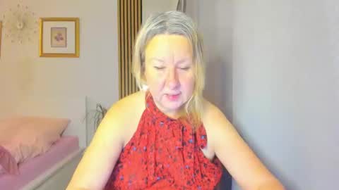 Snapshot of blonde_angel20 chatting on 01.08.25 Nicole online show from 01.08.25