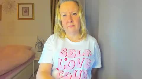 Snapshot of blonde_angel20 chatting on 01.09.25 Nicole online show from 01.09.25