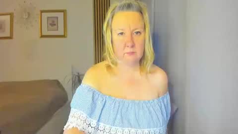 Snapshot of blonde_angel20 chatting on 01.22.25 Nicole online show from 01.22.25