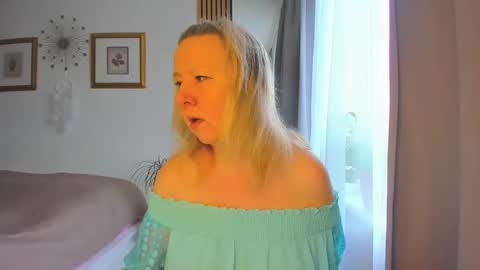 Snapshot of blonde_angel20 chatting on 01.27.25 Nicole online show from 01.27.25