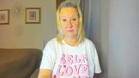 Snapshot of blonde_angel20 chatting on 01.28.25 Nicole online show from 01.28.25