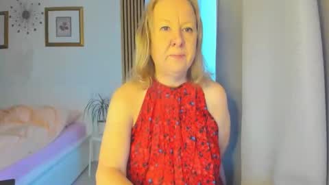 Snapshot of blonde_angel20 chatting on 02.09.25 Nicole online show from 02.09.25