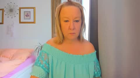 Snapshot of blonde_angel20 chatting on 02.13.25 Nicole online show from 02.13.25