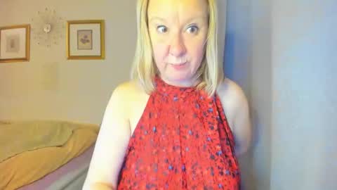 Snapshot of blonde_angel20 chatting on 02.19.25 Nicole online show from 02.19.25