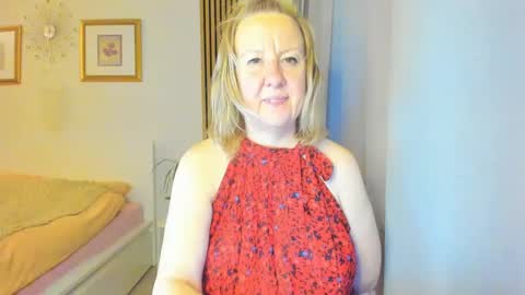 Snapshot of blonde_angel20 chatting on 02.20.25 Nicole online show from 02.20.25