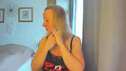 Snapshot of blonde_angel20 chatting on 03.03.25 Nicole online show from 03.03.25