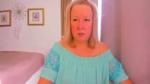 Snapshot of blonde_angel20 chatting on 03.06.25 Nicole online show from 03.06.25