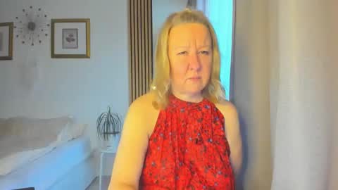 Snapshot of blonde_angel20 chatting on 03.10.25 Nicole online show from 03.10.25