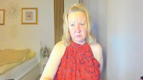 Snapshot of blonde_angel20 chatting on 03.10.25 Nicole online show from 03.10.25