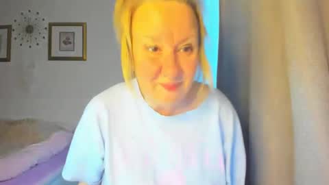 Snapshot of blonde_angel20 chatting on 03.11.25 Nicole online show from 03.11.25