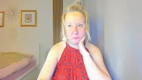 Snapshot of blonde_angel20 chatting on 03.11.25 Nicole online show from 03.11.25