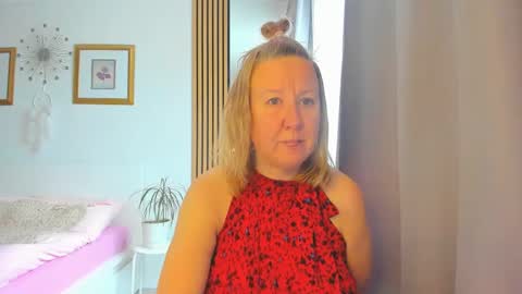 Snapshot of blonde_angel20 chatting on 03.12.25 Nicole online show from 03.12.25