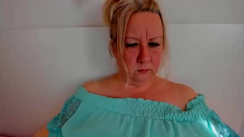 Snapshot of blonde_angel20 chatting on 09.25.25 Nicole online show from 09.25.25