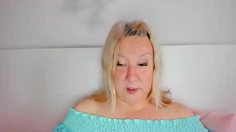 Snapshot of blonde_angel20 chatting on 10.16.25 Nicole online show from 10.16.25