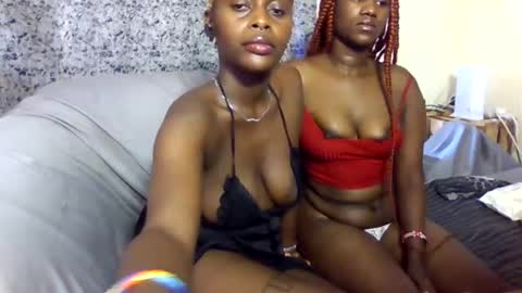 Snapshot of blonde_barby chatting on 10.29.25 blonde_barby online show from 10.29.25