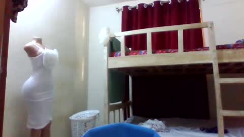 Snapshot of blonde_barby chatting on 11.19.25 blonde_barby online show from 11.19.25