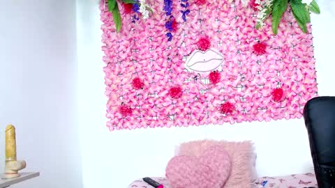 Snapshot of blonde_squirt_ chatting on 01.03.25 blonde_squirt_ online show from 01.03.25